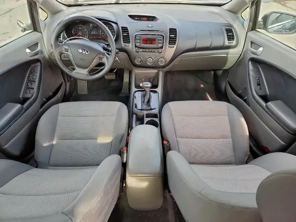 3KPFK4A75HE034199 2017 KIA FORTE - Image 8