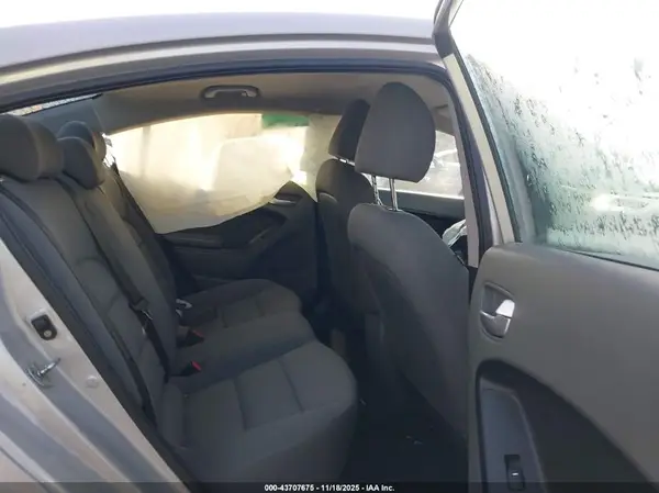 3KPFK4A75HE034896 2017 KIA FORTE - Image 8