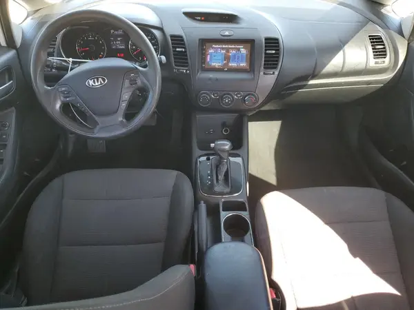 3KPFK4A75HE035546 2017 KIA FORTE - Image 8