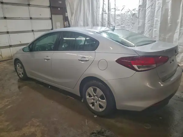 3KPFK4A75HE038186 2017 KIA FORTE - Image 2