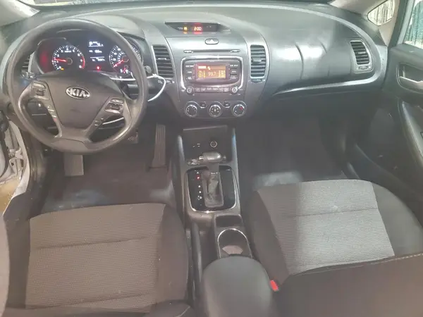 3KPFK4A75HE038186 2017 KIA FORTE - Image 8
