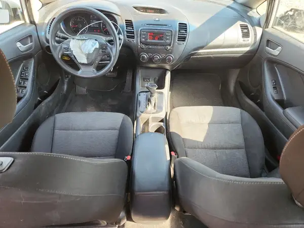 3KPFK4A75HE039659 2017 KIA FORTE - Image 8