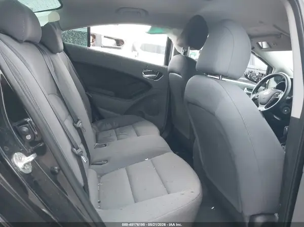 3KPFK4A75HE039774 2017 KIA FORTE - Image 8