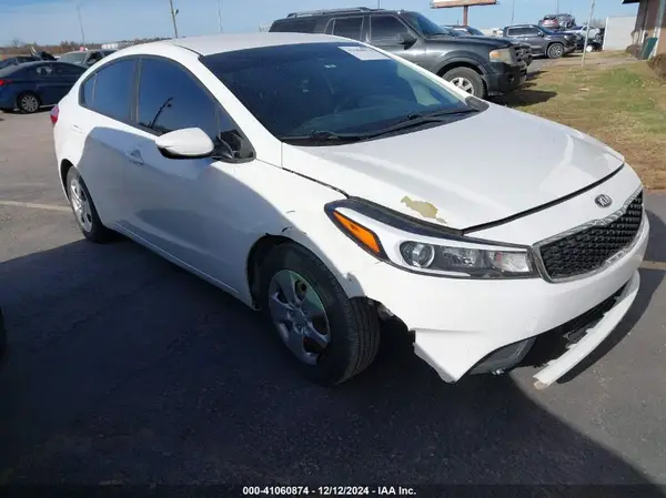3KPFK4A75HE040147 2017 KIA FORTE - Image 1