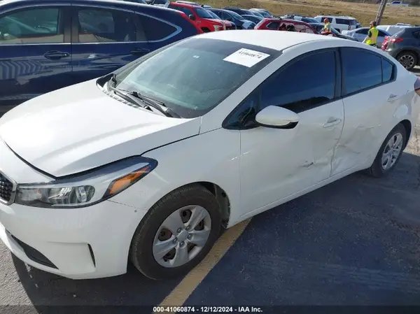 3KPFK4A75HE040147 2017 KIA FORTE - Image 2