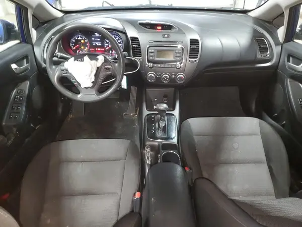 3KPFK4A75HE040617 2017 KIA FORTE - Image 8