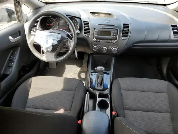 3KPFK4A75HE042738 2017 KIA FORTE - Image 8