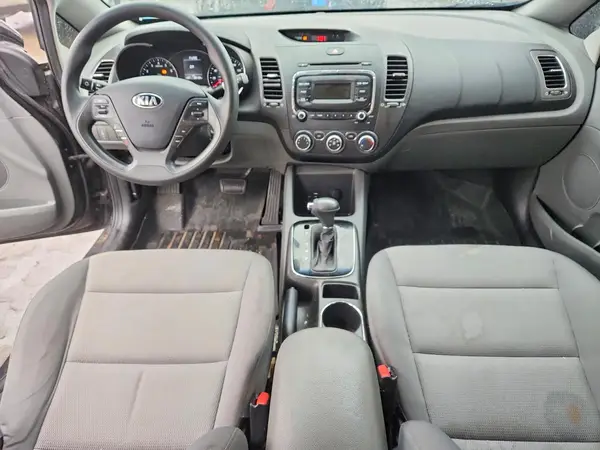 3KPFK4A75HE042920 2017 KIA FORTE - Image 8