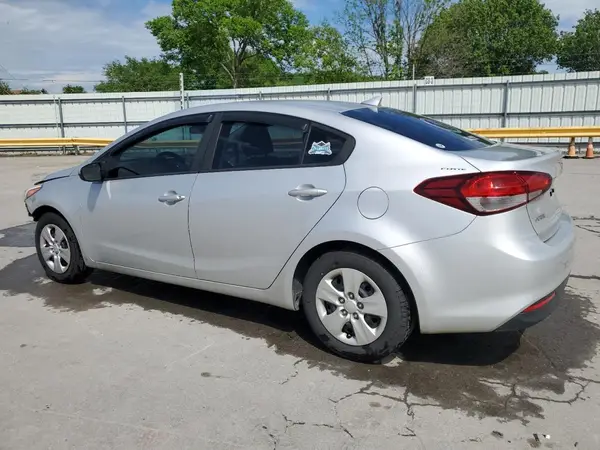 3KPFK4A75HE044196 2017 KIA FORTE - Image 2