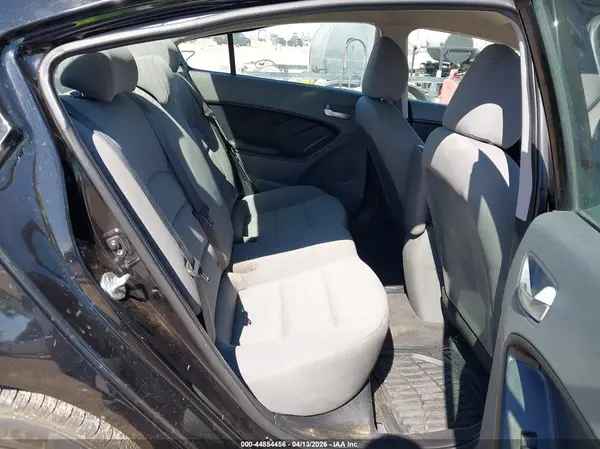 3KPFK4A75HE044778 2017 KIA FORTE - Image 8