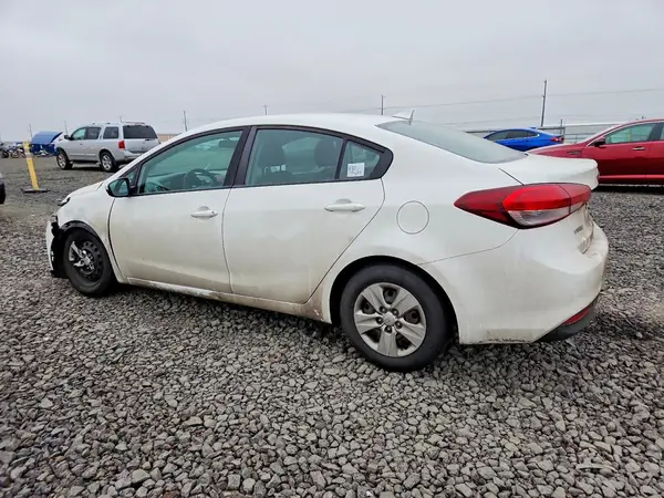 3KPFK4A75HE045686 2017 KIA FORTE - Image 2