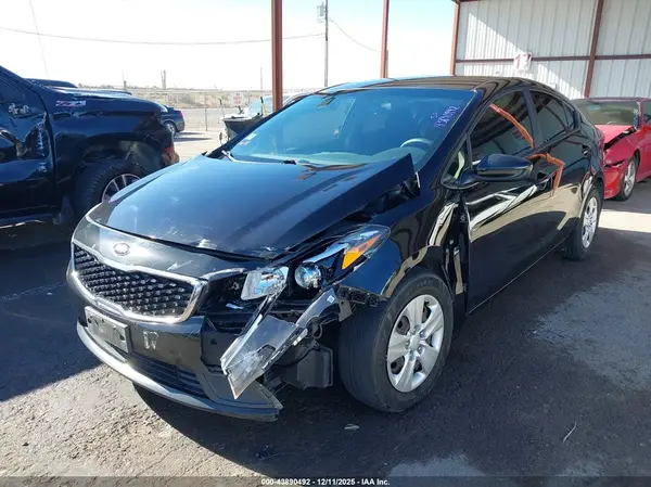3KPFK4A75HE046885 2017 KIA FORTE - Image 2