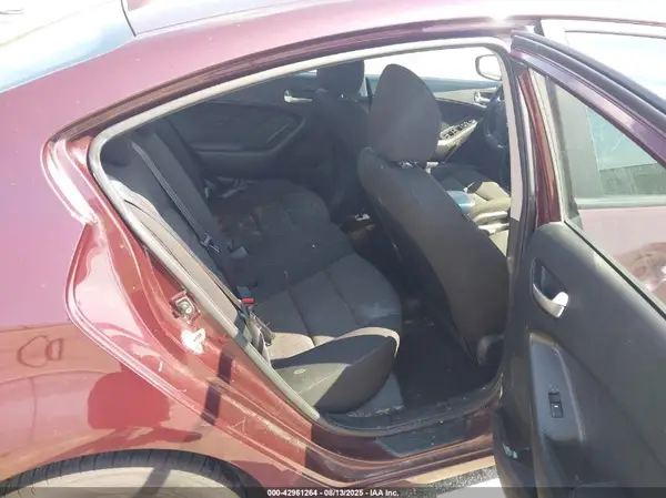 3KPFK4A75HE047647 2017 KIA FORTE - Image 8