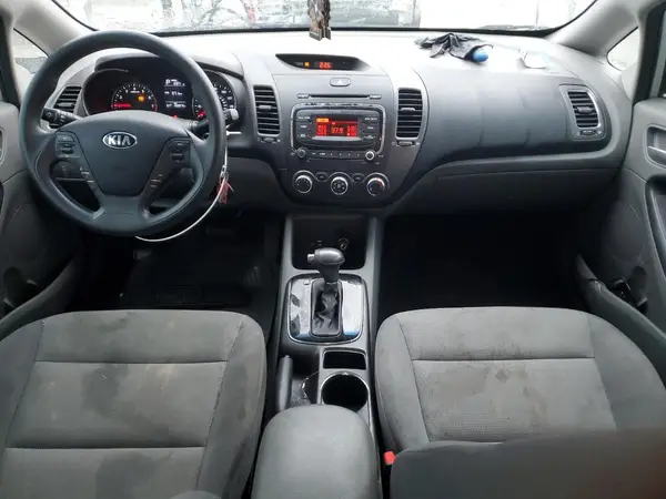 3KPFK4A75HE052167 2017 KIA FORTE - Image 8