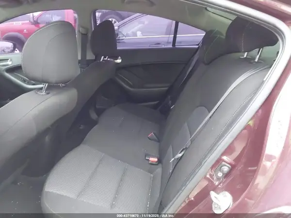 3KPFK4A75HE053299 2017 KIA FORTE - Image 8