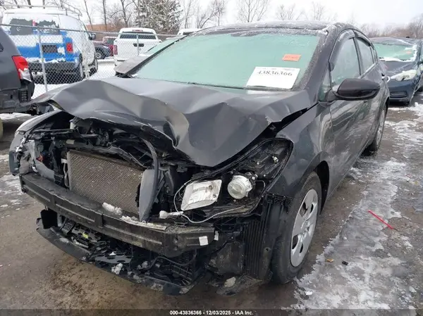 3KPFK4A75HE053738 2017 KIA FORTE - Image 2