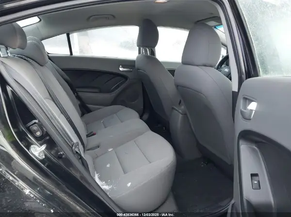 3KPFK4A75HE053738 2017 KIA FORTE - Image 8
