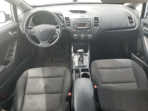 3KPFK4A75HE054310 2017 KIA FORTE - Image 8
