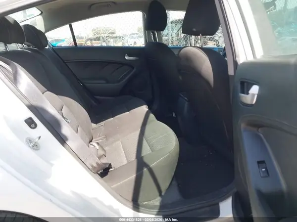 3KPFK4A75HE054436 2017 KIA FORTE - Image 8