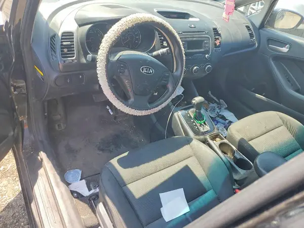 3KPFK4A75HE055117 2017 KIA FORTE - Image 8