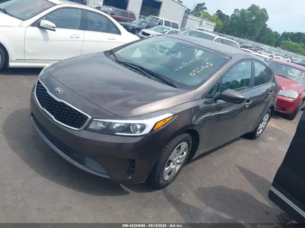 3KPFK4A75HE055165 2017 KIA FORTE - Image 2