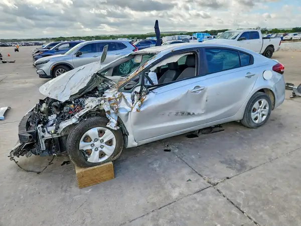 3KPFK4A75HE055649 2017 KIA FORTE - Image 1