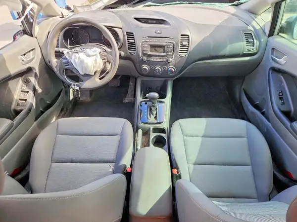 3KPFK4A75HE055649 2017 KIA FORTE - Image 8