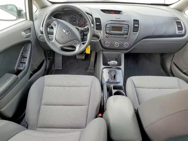 3KPFK4A75HE057577 2017 KIA FORTE - Image 8