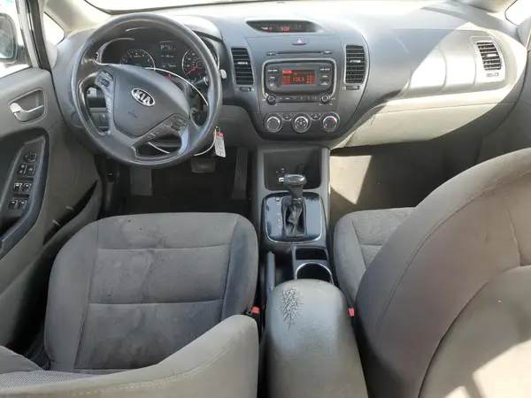 3KPFK4A75HE058051 2017 KIA FORTE - Image 8