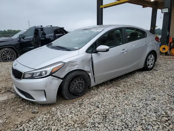 3KPFK4A75HE058275 2017 KIA FORTE - Image 1
