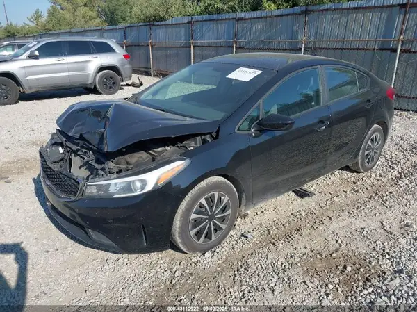 3KPFK4A75HE058471 2017 KIA FORTE - Image 2