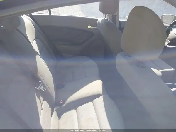 3KPFK4A75HE058471 2017 KIA FORTE - Image 8