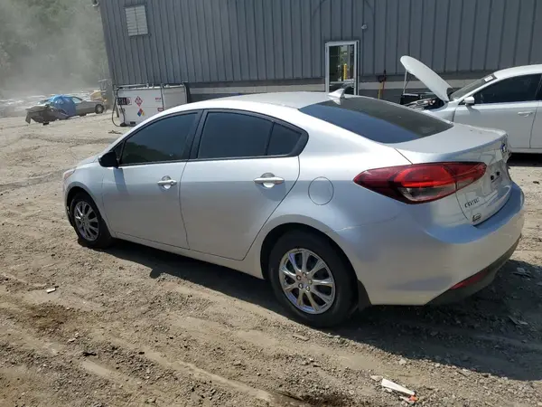 3KPFK4A75HE058552 2017 KIA FORTE - Image 2