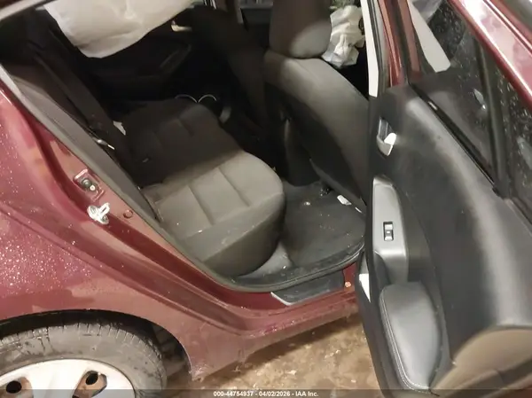 3KPFK4A75HE060494 2017 KIA FORTE - Image 8