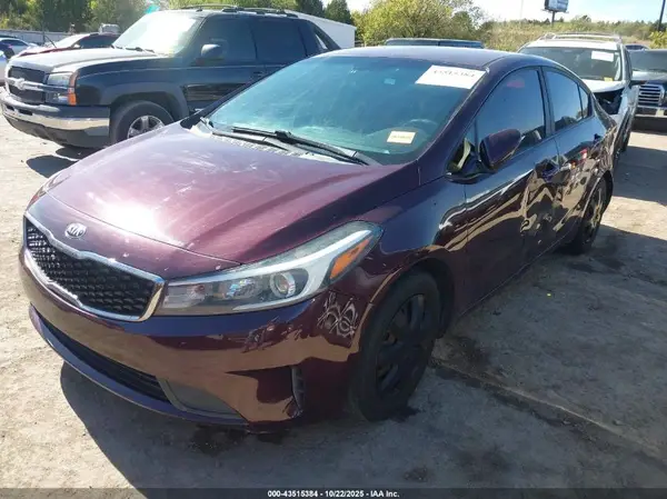 3KPFK4A75HE061242 2017 KIA FORTE - Image 2