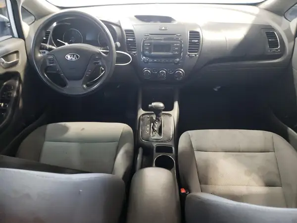 3KPFK4A75HE062861 2017 KIA FORTE - Image 8