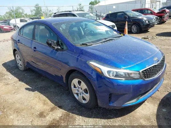 3KPFK4A75HE063735 2017 KIA FORTE - Image 1