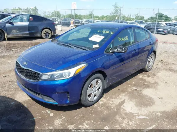 3KPFK4A75HE063735 2017 KIA FORTE - Image 2