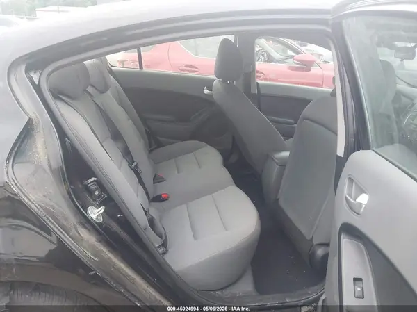 3KPFK4A75HE064822 2017 KIA FORTE - Image 8