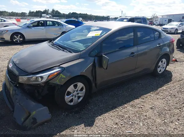 3KPFK4A75HE064996 2017 KIA FORTE - Image 2