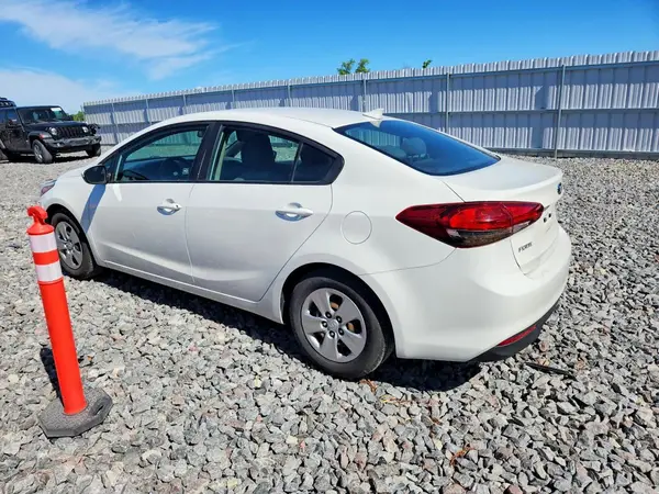 3KPFK4A75HE065159 2017 KIA FORTE - Image 2