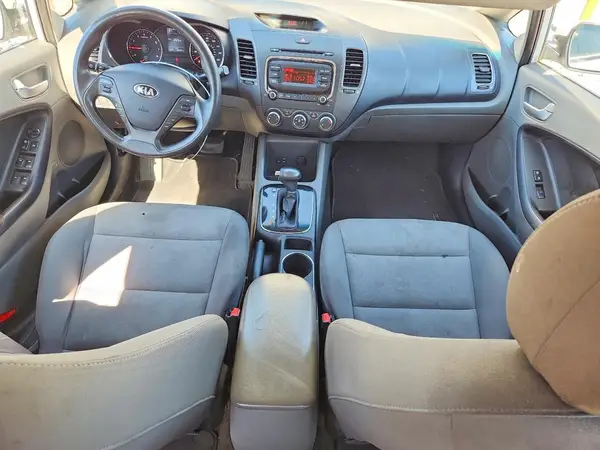 3KPFK4A75HE065159 2017 KIA FORTE - Image 8