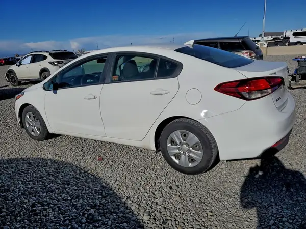 3KPFK4A75HE065520 2017 KIA FORTE - Image 2