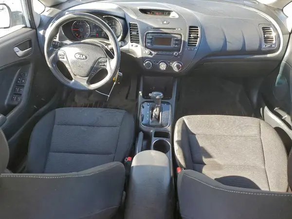 3KPFK4A75HE065520 2017 KIA FORTE - Image 8