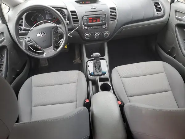 3KPFK4A75HE066490 2017 KIA FORTE - Image 8