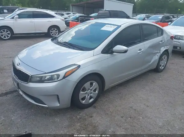 3KPFK4A75HE067705 2017 KIA FORTE - Image 2