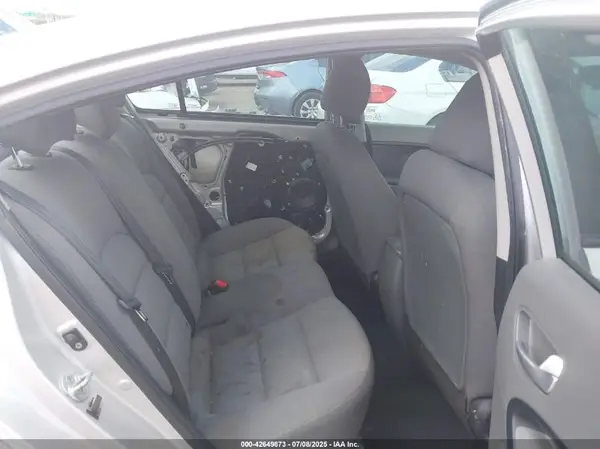 3KPFK4A75HE067705 2017 KIA FORTE - Image 8