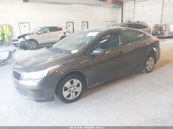 3KPFK4A75HE068126 2017 KIA FORTE - Image 2