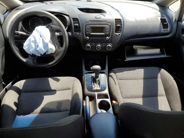 3KPFK4A75HE068319 2017 KIA FORTE - Image 8