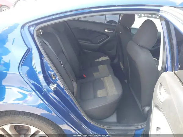 3KPFK4A75HE068885 2017 KIA FORTE - Image 8